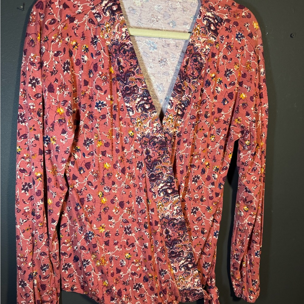 Maurices Women’s Top. Size Medium - Picture 2 of 6